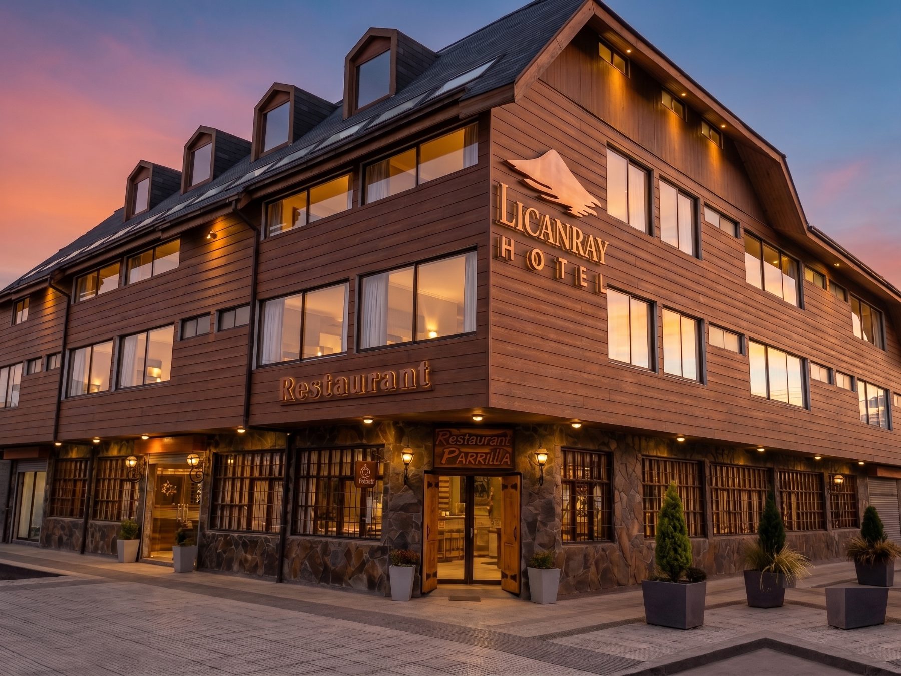 Hotel Licán Ray al atardecer